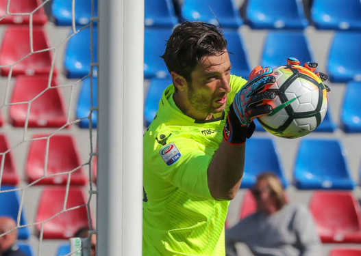 La Juventus potrebbe pensare a Mirante come terzo portiere