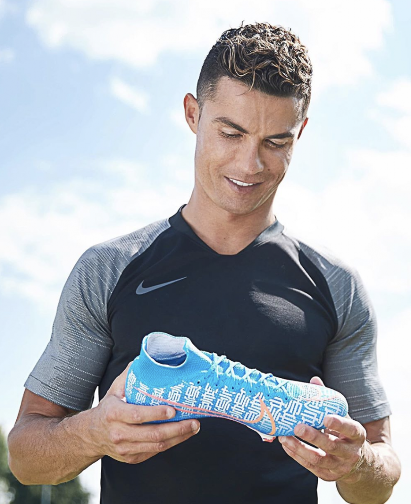 CR7 con le sue nuove Shuai