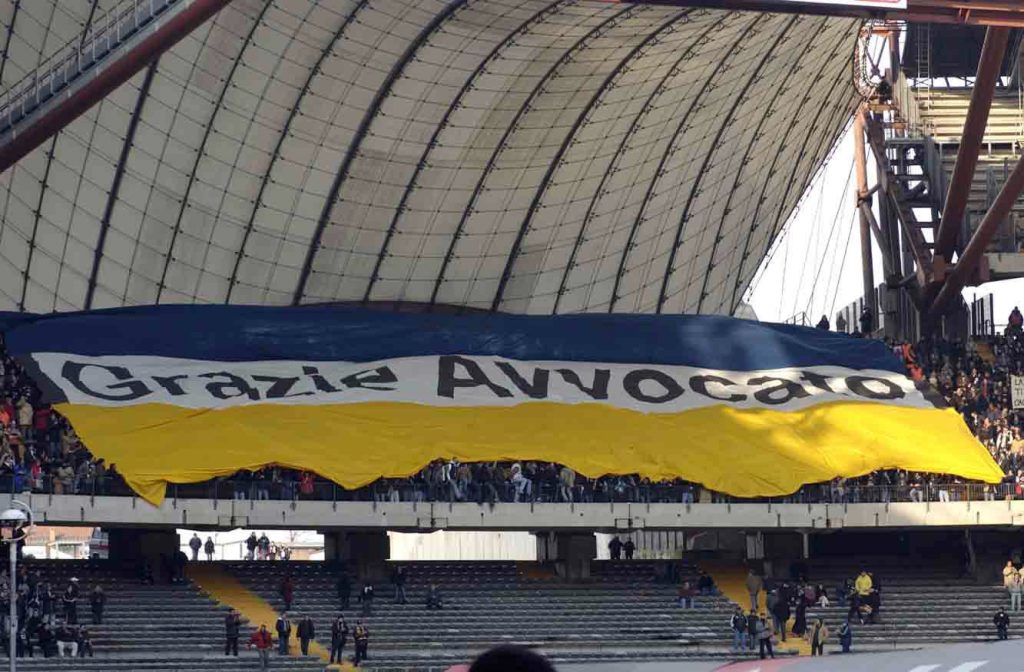 Striscione in ricordo di Gianni Agnelli