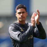 Il difensore del Como Raphael Varane