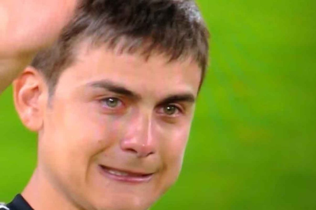 Paulo Dybala piange
